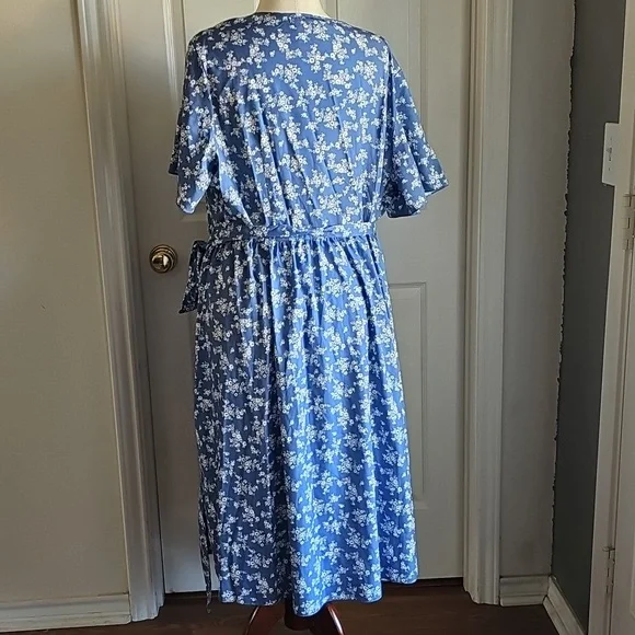 SHEIN Ditzy Wrap Dress - Picture 5 of 9